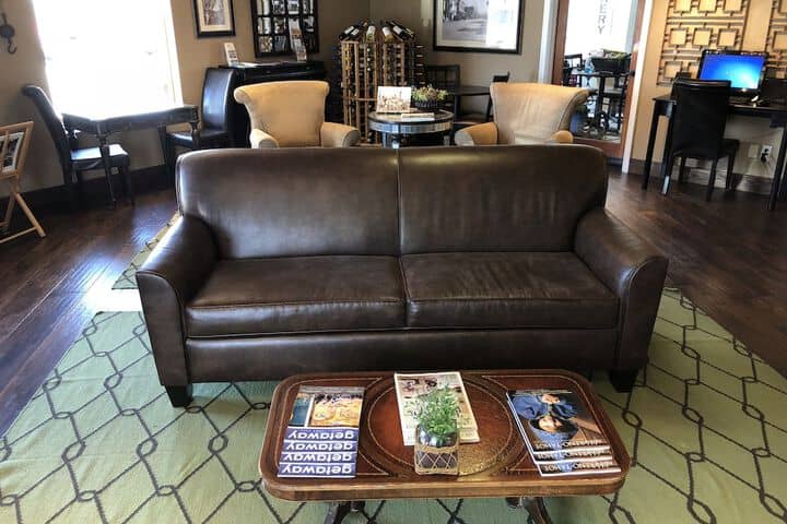 Lobby lounge