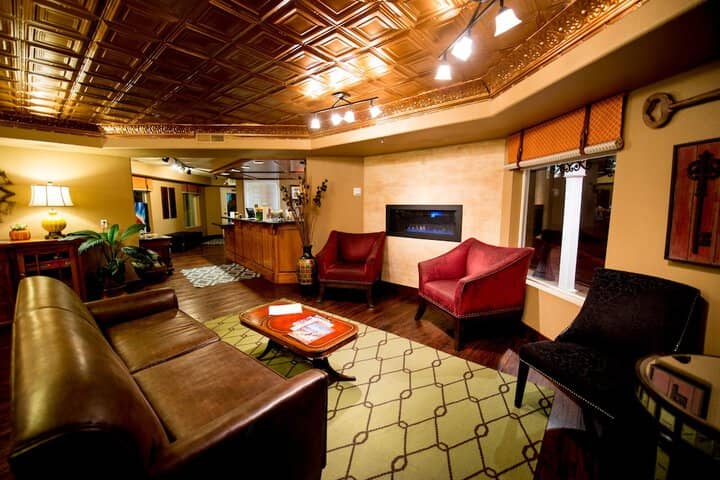 Lobby lounge