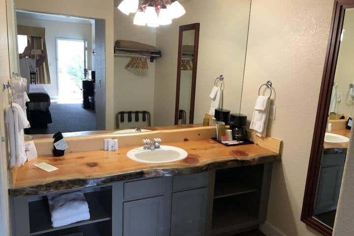 Bathroom sink